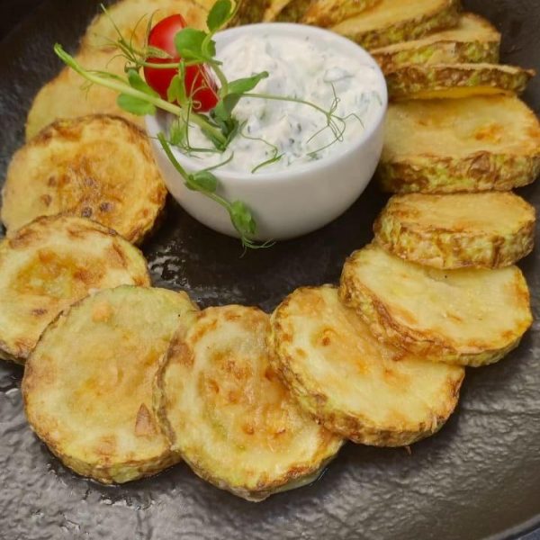 Dovlecel pane cu sos tzatziki